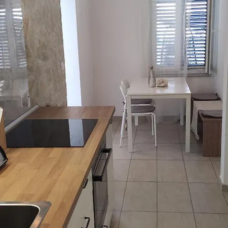 Livaic Zeljko Apartment Pirovac